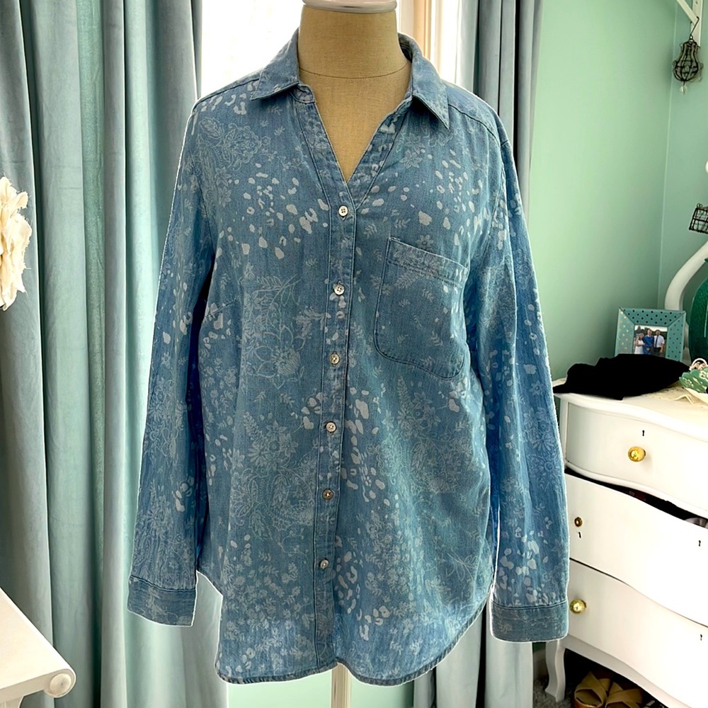 Chico’s denim button up shirt NWT